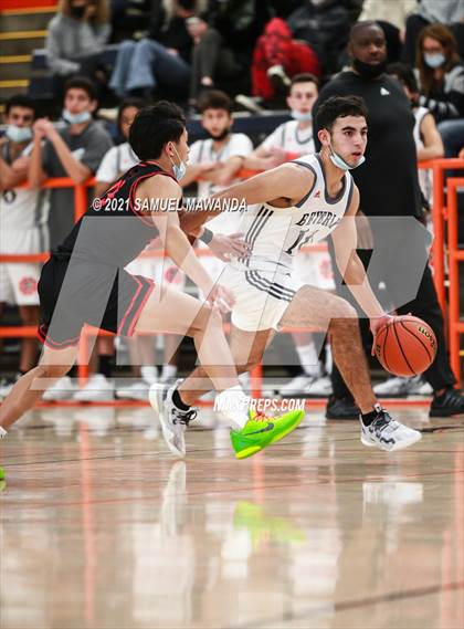Thumbnail 2 in Beverly Hills vs Santa Clarita Christian (The Beverly Hills Basketball Tournament) photogallery.