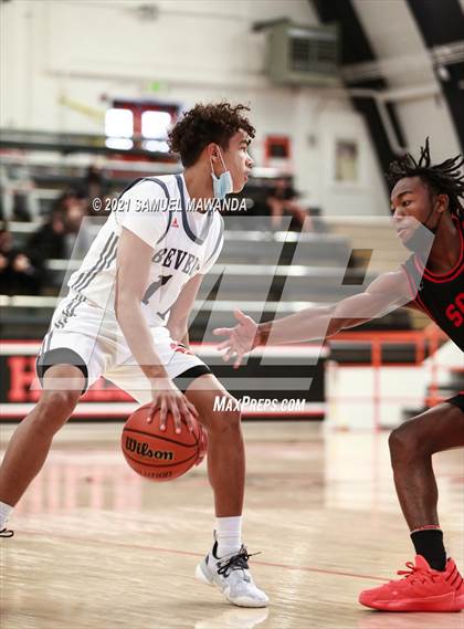 Thumbnail 1 in Beverly Hills vs Santa Clarita Christian (The Beverly Hills Basketball Tournament) photogallery.