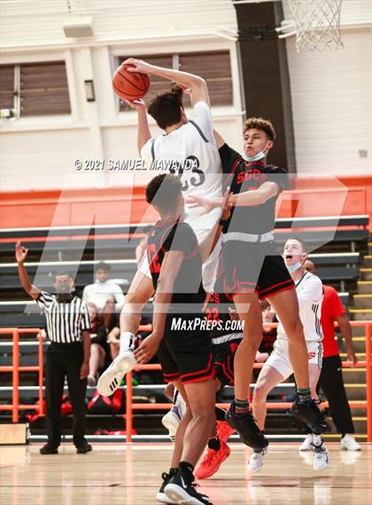 Thumbnail 1 in Beverly Hills vs Santa Clarita Christian (The Beverly Hills Basketball Tournament) photogallery.