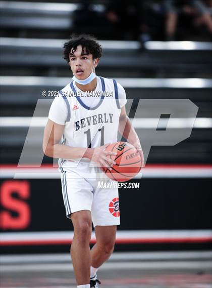 Thumbnail 1 in Beverly Hills vs Santa Clarita Christian (The Beverly Hills Basketball Tournament) photogallery.