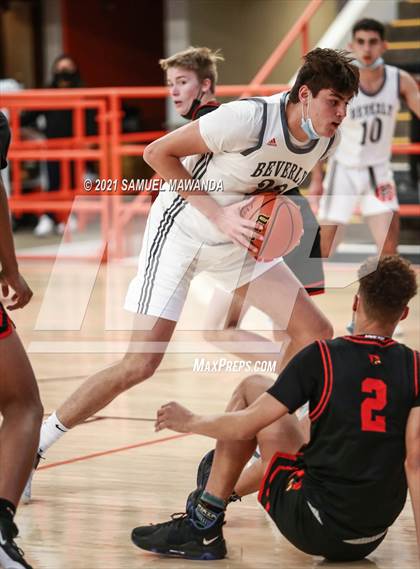 Thumbnail 3 in Beverly Hills vs Santa Clarita Christian (The Beverly Hills Basketball Tournament) photogallery.