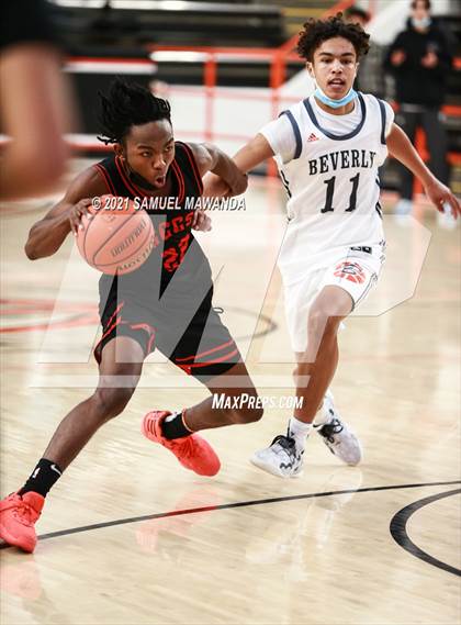 Thumbnail 1 in Beverly Hills vs Santa Clarita Christian (The Beverly Hills Basketball Tournament) photogallery.