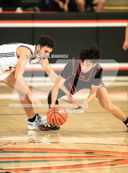 Thumbnail 3 in Beverly Hills vs Santa Clarita Christian (The Beverly Hills Basketball Tournament) photogallery.