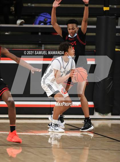 Thumbnail 1 in Beverly Hills vs Santa Clarita Christian (The Beverly Hills Basketball Tournament) photogallery.