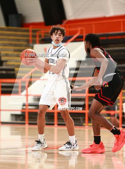 Thumbnail 2 in Beverly Hills vs Santa Clarita Christian (The Beverly Hills Basketball Tournament) photogallery.
