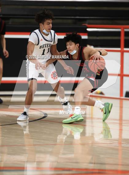 Thumbnail 1 in Beverly Hills vs Santa Clarita Christian (The Beverly Hills Basketball Tournament) photogallery.