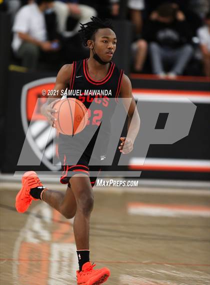 Thumbnail 2 in Beverly Hills vs Santa Clarita Christian (The Beverly Hills Basketball Tournament) photogallery.