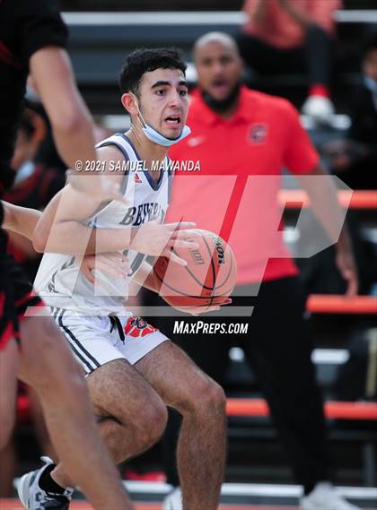 Thumbnail 2 in Beverly Hills vs Santa Clarita Christian (The Beverly Hills Basketball Tournament) photogallery.