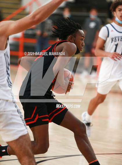 Thumbnail 2 in Beverly Hills vs Santa Clarita Christian (The Beverly Hills Basketball Tournament) photogallery.