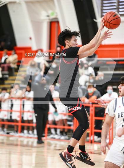 Thumbnail 1 in Beverly Hills vs Santa Clarita Christian (The Beverly Hills Basketball Tournament) photogallery.