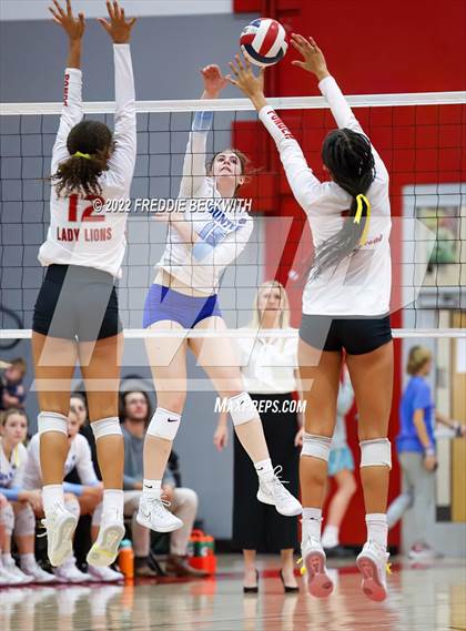 Thumbnail 3 in Gunter vs. Ponder (UIL 3A Area) photogallery.