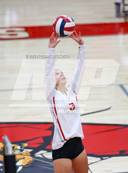 Thumbnail 2 in Gunter vs. Ponder (UIL 3A Area) photogallery.