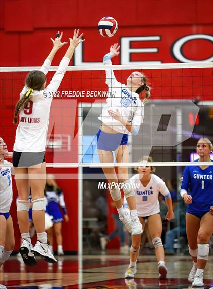 Thumbnail 2 in Gunter vs. Ponder (UIL 3A Area) photogallery.