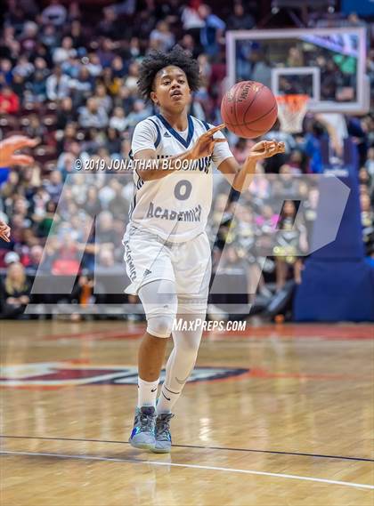 Thumbnail 2 in Hand vs. Hillhouse (CIAC Class L Final) photogallery.