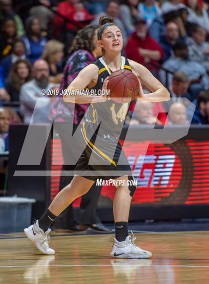Thumbnail 3 in Hand vs. Hillhouse (CIAC Class L Final) photogallery.
