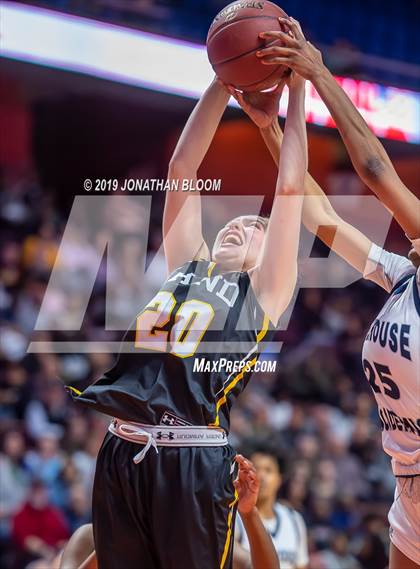 Thumbnail 1 in Hand vs. Hillhouse (CIAC Class L Final) photogallery.