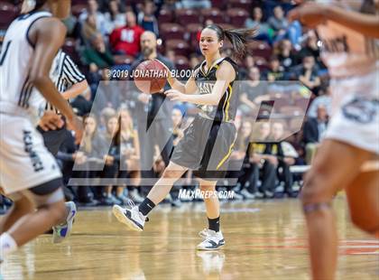 Thumbnail 1 in Hand vs. Hillhouse (CIAC Class L Final) photogallery.
