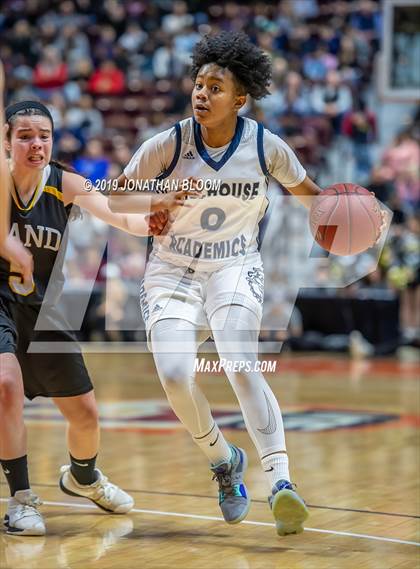 Thumbnail 1 in Hand vs. Hillhouse (CIAC Class L Final) photogallery.