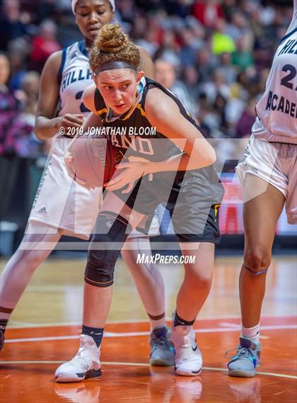 Thumbnail 2 in Hand vs. Hillhouse (CIAC Class L Final) photogallery.