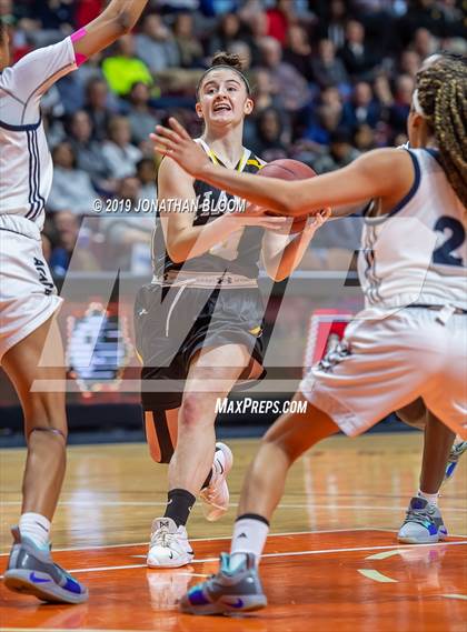 Thumbnail 1 in Hand vs. Hillhouse (CIAC Class L Final) photogallery.