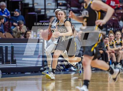 Thumbnail 3 in Hand vs. Hillhouse (CIAC Class L Final) photogallery.