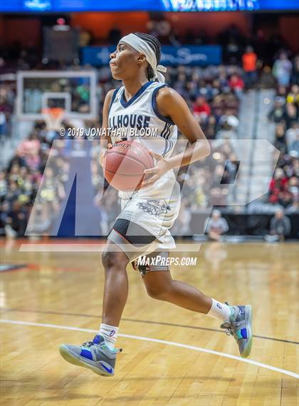 Thumbnail 2 in Hand vs. Hillhouse (CIAC Class L Final) photogallery.
