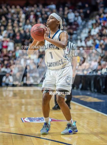 Thumbnail 2 in Hand vs. Hillhouse (CIAC Class L Final) photogallery.
