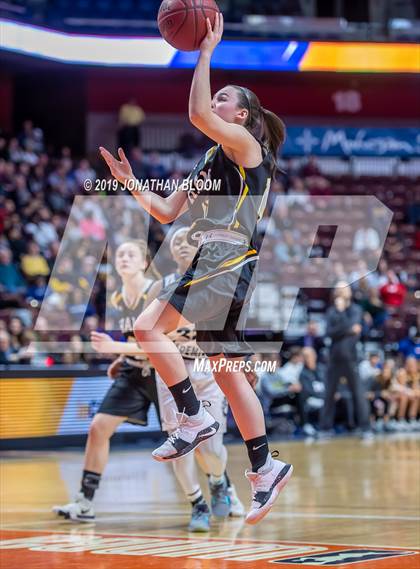 Thumbnail 2 in Hand vs. Hillhouse (CIAC Class L Final) photogallery.