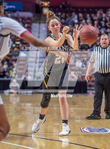 Thumbnail 3 in Hand vs. Hillhouse (CIAC Class L Final) photogallery.