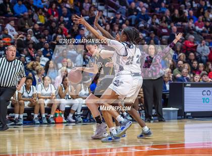 Thumbnail 2 in Hand vs. Hillhouse (CIAC Class L Final) photogallery.