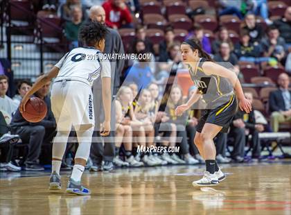 Thumbnail 2 in Hand vs. Hillhouse (CIAC Class L Final) photogallery.