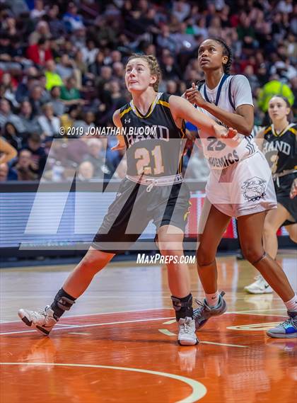 Thumbnail 2 in Hand vs. Hillhouse (CIAC Class L Final) photogallery.