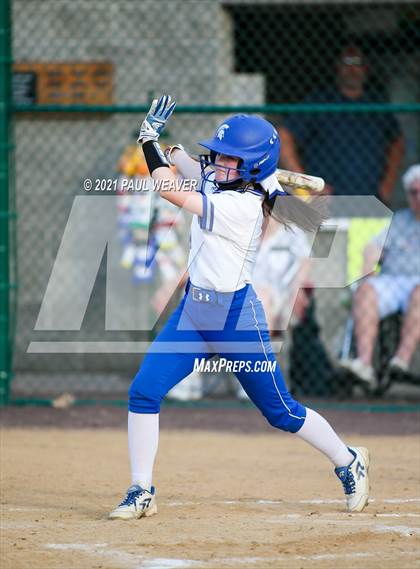 Thumbnail 3 in Loyalsock Township vs. Mid Valley (PIAA Class 3A First Round) photogallery.