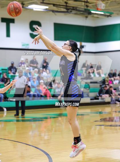 Thumbnail 3 in Huckabay vs Santo (Relentless Runnin' Cats Classic) photogallery.