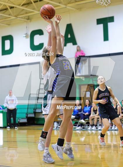 Thumbnail 1 in Huckabay vs Santo (Relentless Runnin' Cats Classic) photogallery.