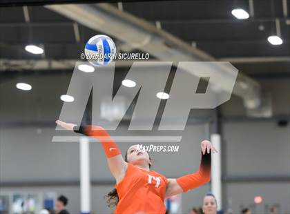 Thumbnail 2 in James Logan vs. Sprague (Nike Tournament of Champions – Southwest) photogallery.