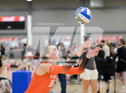 Thumbnail 2 in James Logan vs. Sprague (Nike Tournament of Champions – Southwest) photogallery.