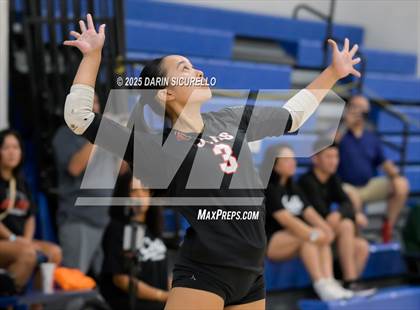 Thumbnail 2 in James Logan vs. Sprague (Nike Tournament of Champions – Southwest) photogallery.