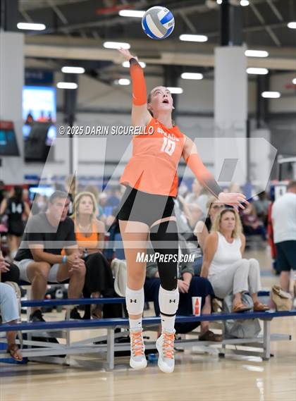 Thumbnail 2 in James Logan vs. Sprague (Nike Tournament of Champions – Southwest) photogallery.