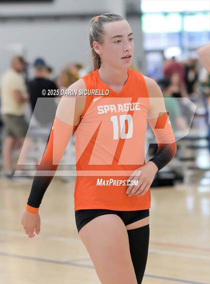 Thumbnail 3 in James Logan vs. Sprague (Nike Tournament of Champions – Southwest) photogallery.