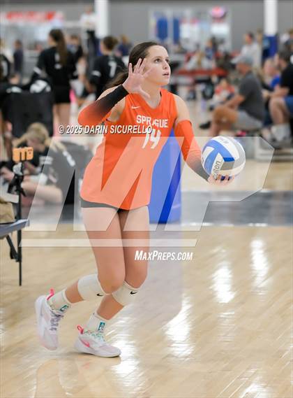 Thumbnail 2 in James Logan vs. Sprague (Nike Tournament of Champions – Southwest) photogallery.