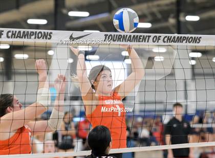 Thumbnail 1 in James Logan vs. Sprague (Nike Tournament of Champions – Southwest) photogallery.