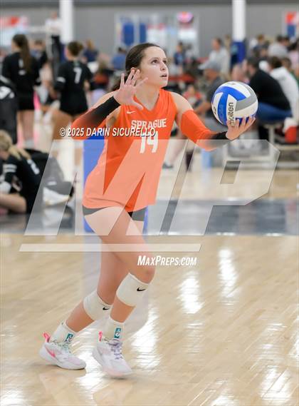 Thumbnail 3 in James Logan vs. Sprague (Nike Tournament of Champions – Southwest) photogallery.