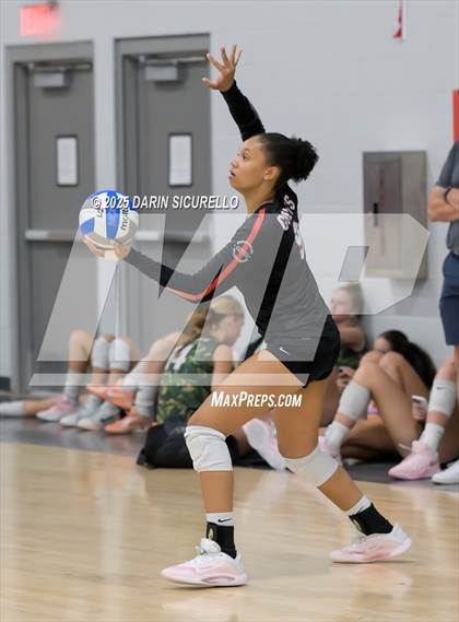 Thumbnail 2 in James Logan vs. Sprague (Nike Tournament of Champions – Southwest) photogallery.