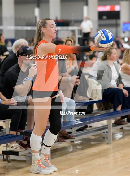 Thumbnail 2 in James Logan vs. Sprague (Nike Tournament of Champions – Southwest) photogallery.