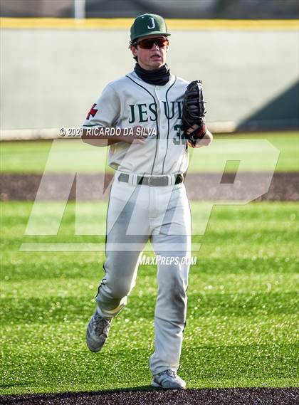 Thumbnail 3 in Tompkins vs. Strake Jesuit (UIL 6A Regional Semifinal Playoff - Game 1)  photogallery.