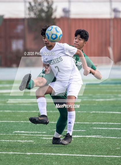 Thumbnail 3 in Hamilton vs. Rivera (CIF Los Angles City Section D3 Final) photogallery.