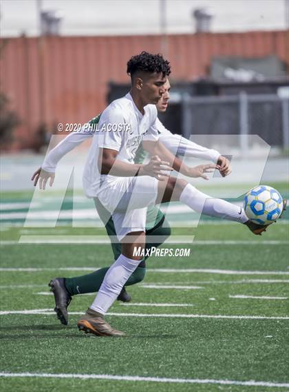 Thumbnail 3 in Hamilton vs. Rivera (CIF Los Angles City Section D3 Final) photogallery.