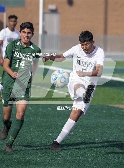 Thumbnail 2 in Hamilton vs. Rivera (CIF Los Angles City Section D3 Final) photogallery.