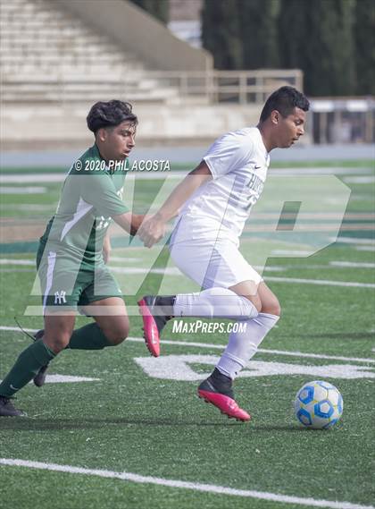 Thumbnail 3 in Hamilton vs. Rivera (CIF Los Angles City Section D3 Final) photogallery.